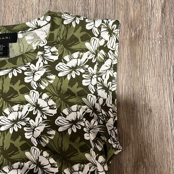 Tahari Sleeveless Floral Print Top​​​​ - Picture 4 of 13